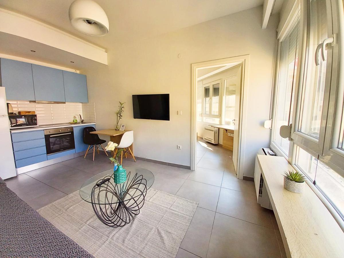 Bella Suite City Center, Parking Tesalonika Bagian luar foto